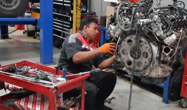 Engine servicing and rebuild